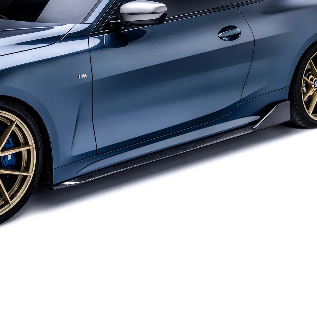 Carbon fiber-look side skirt with black lower rocker trim and angled edge