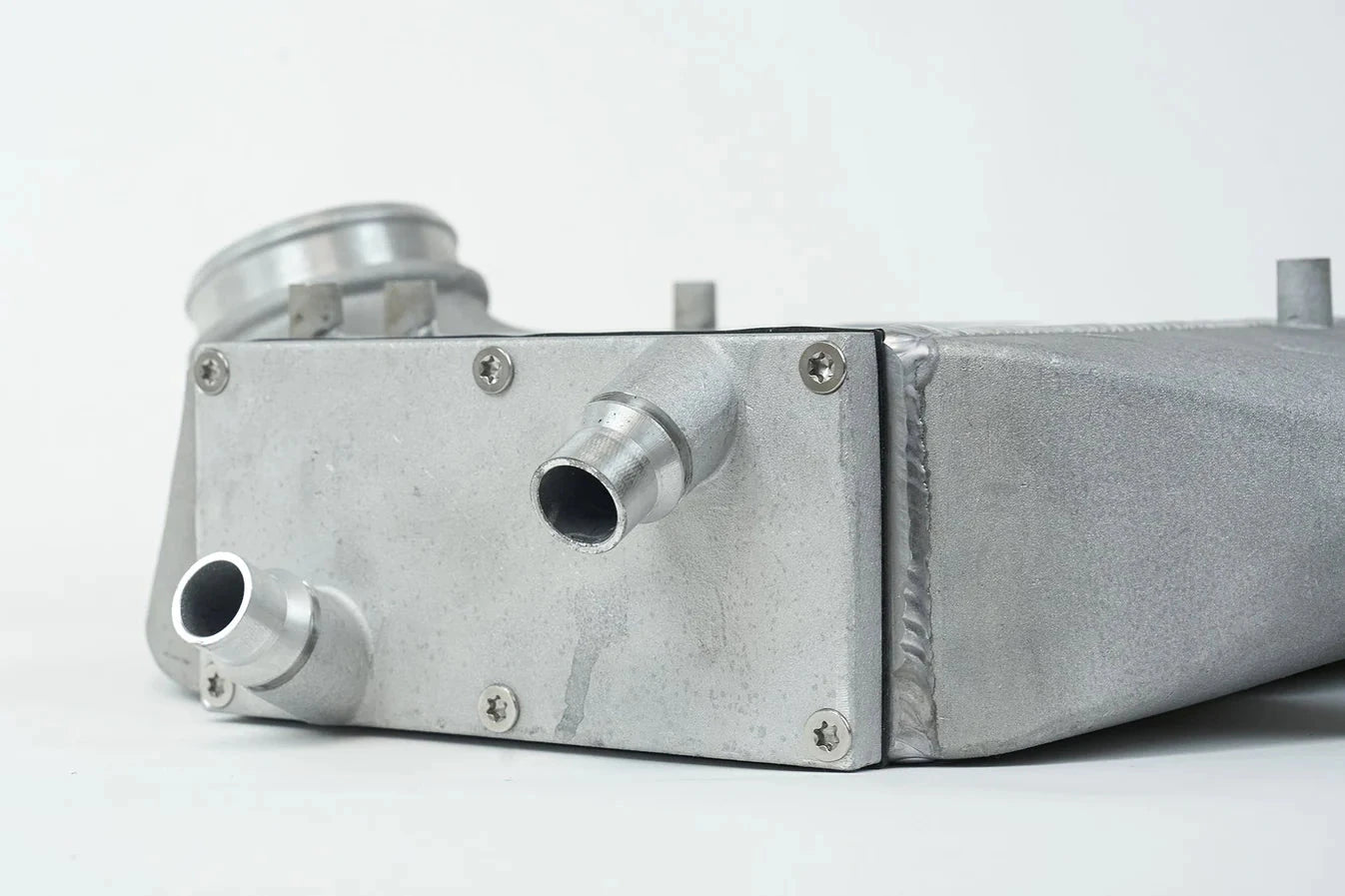 Aluminum charge-air cooler with two hose ports and mounting bolts