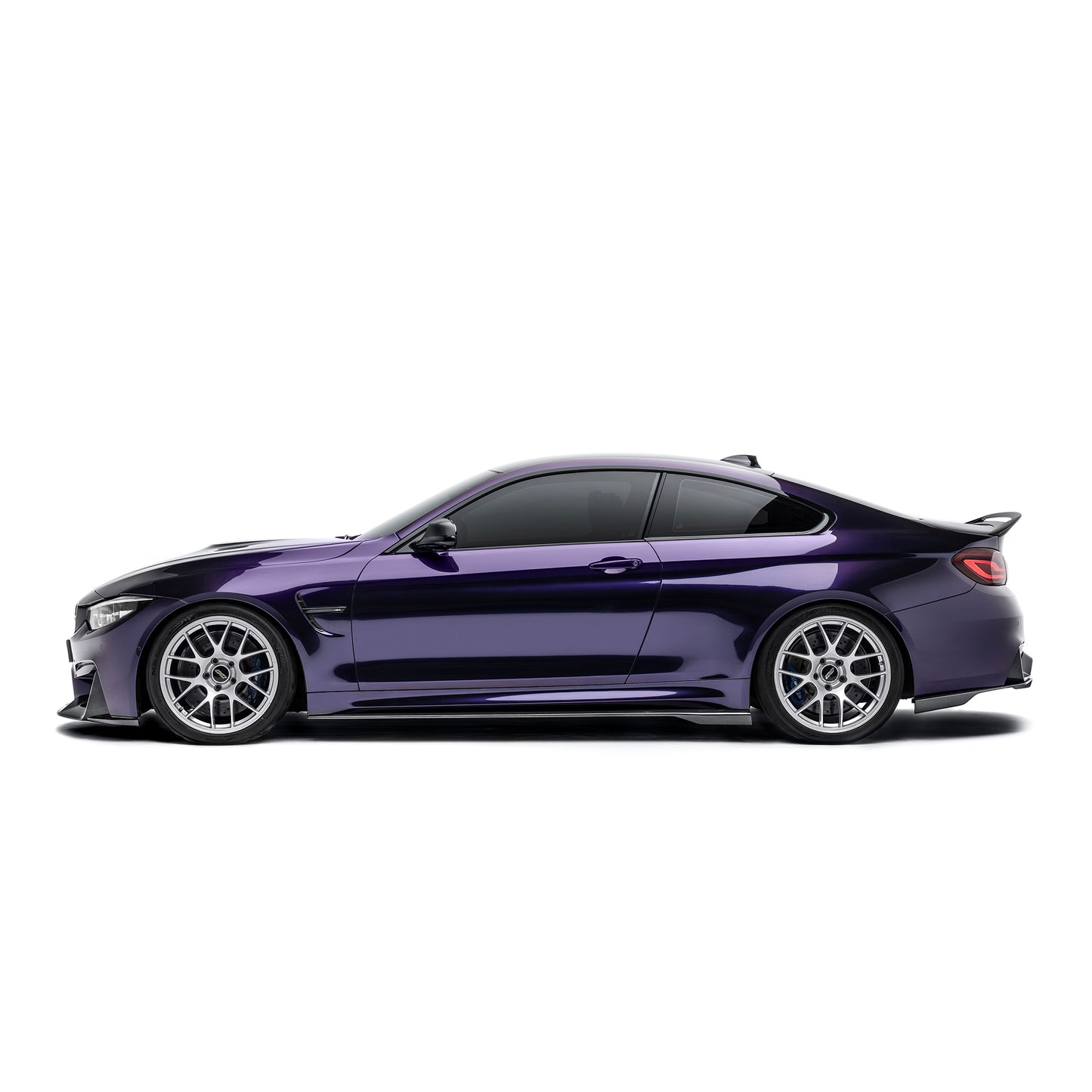 BMW F8X M3/M4 carbon fiber front lip, black-style styling on sports coupe