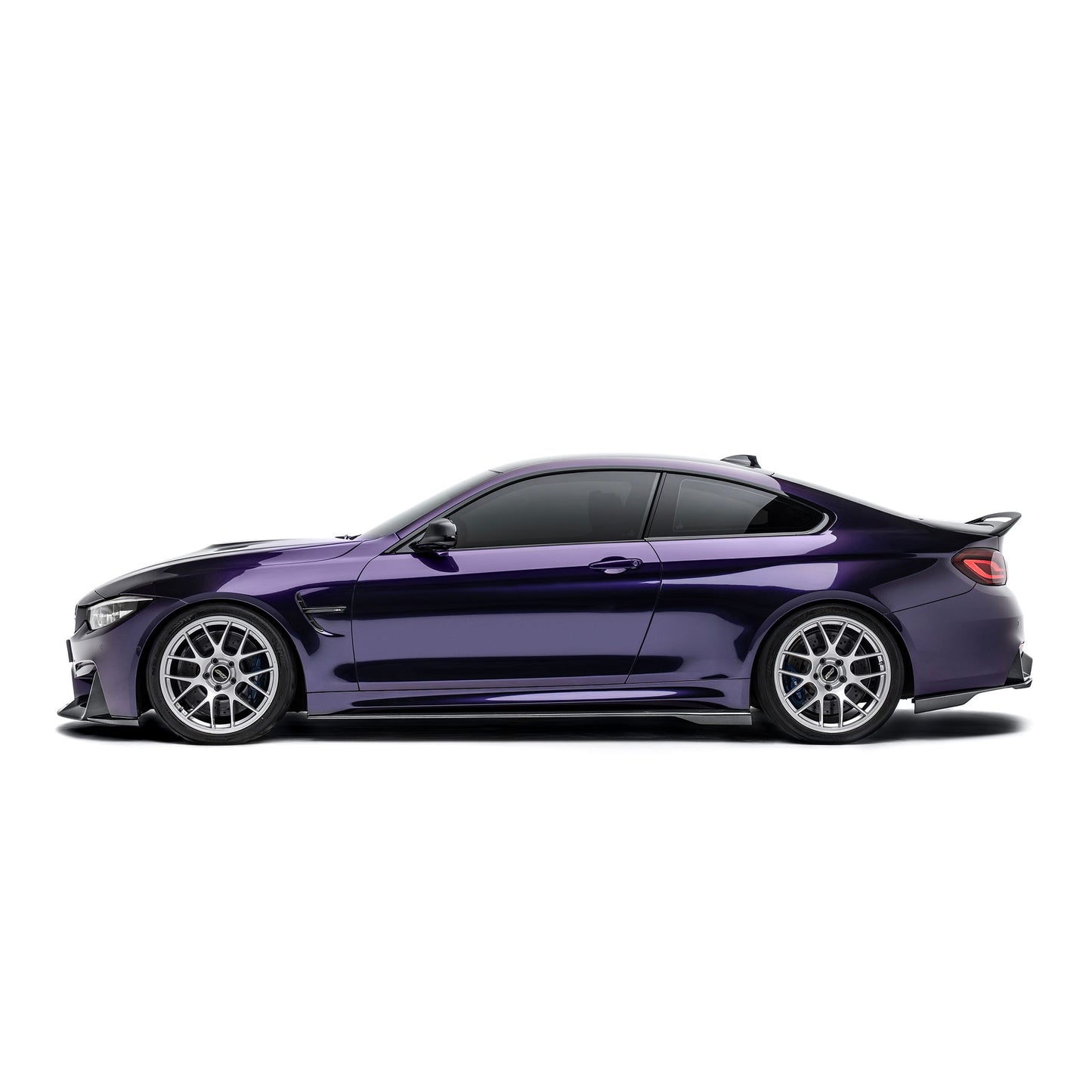 BMW F8X M3/M4 carbon fiber front lip, black-style styling on sports coupe