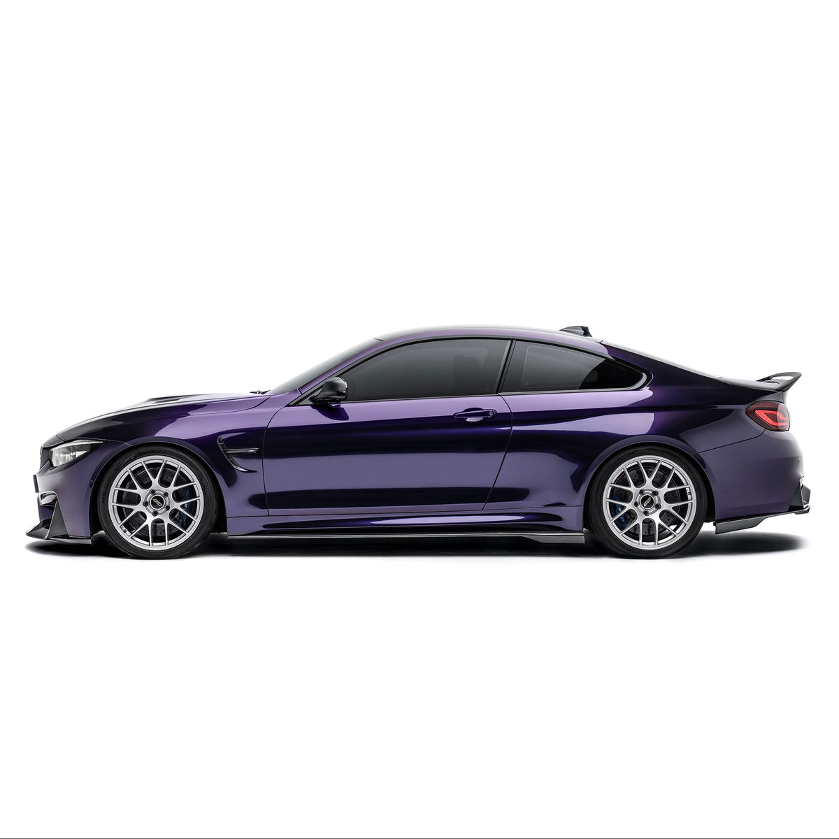BMW F8X M3/M4 carbon fiber front lip, black-style styling on sports coupe