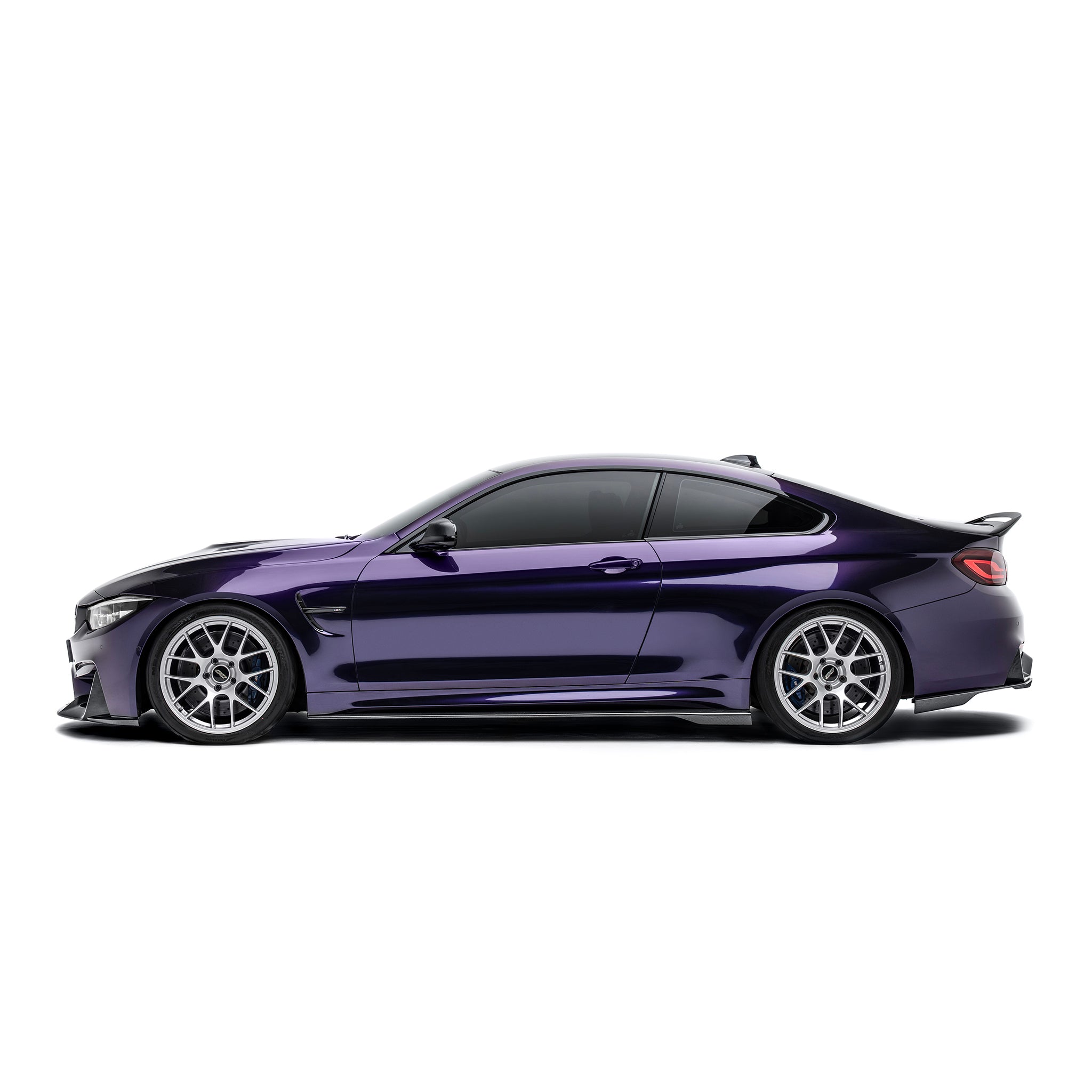 BMW F8X M3/M4 carbon fiber front lip, black-style styling on sports coupe